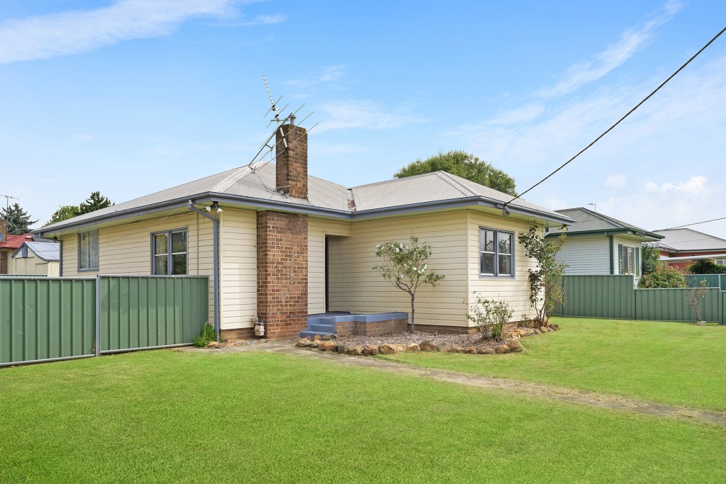 6 Moad Street, Orange NSW 2800 - photo 2