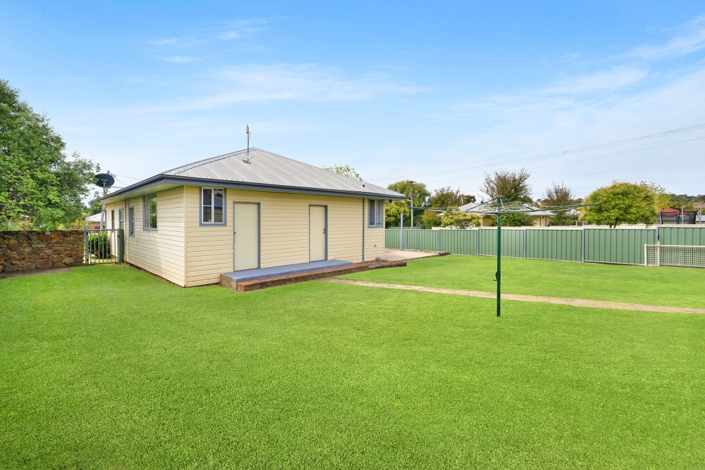 6 Moad Street, Orange NSW 2800 - photo 12