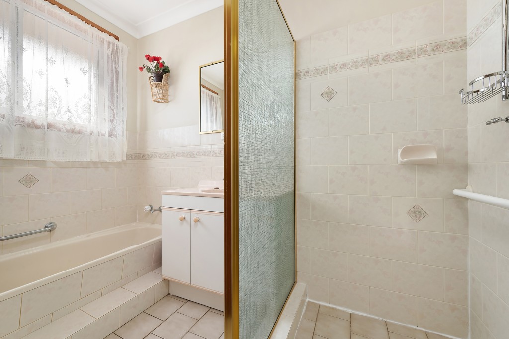 27 Lyrebird Place, Orange NSW 2800 - photo 12