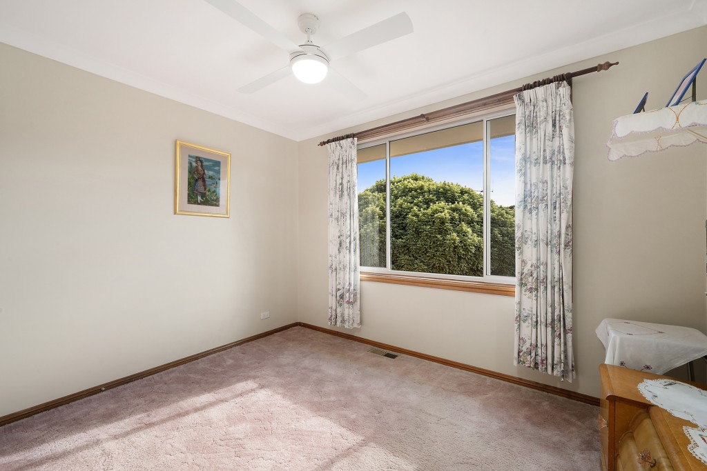 27 Lyrebird Place, Orange NSW 2800 - photo 6