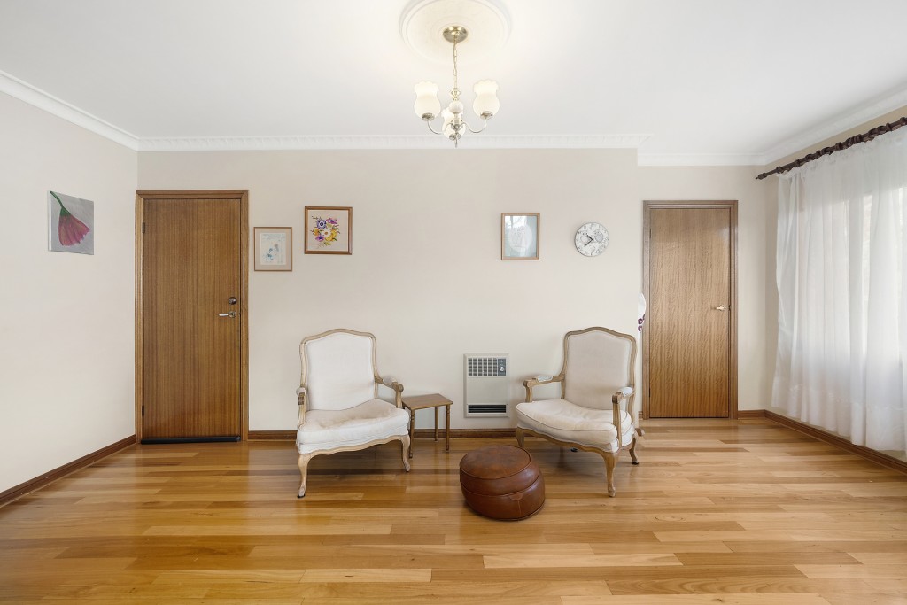 27 Lyrebird Place, Orange NSW 2800 - photo 7