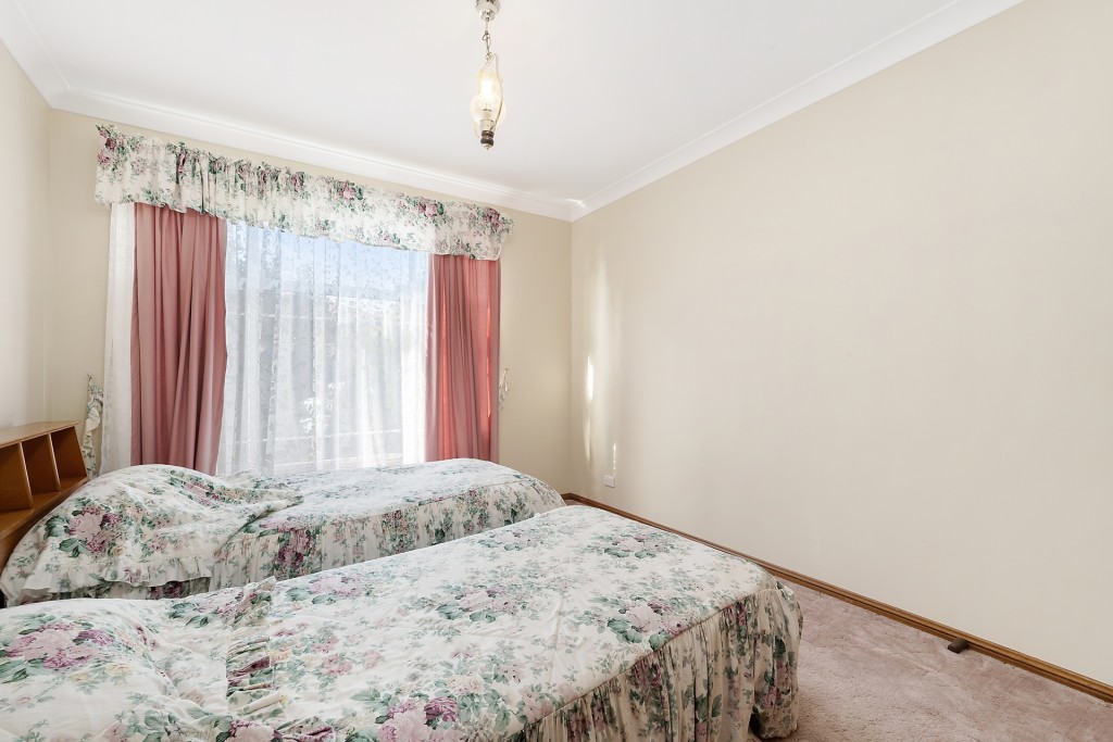 27 Lyrebird Place, Orange NSW 2800 - photo 8