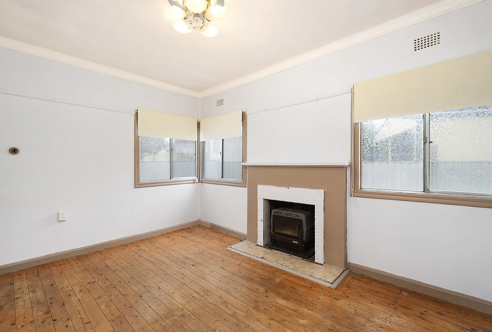 5 Chifley Place, Bathurst NSW 2795 - photo 4