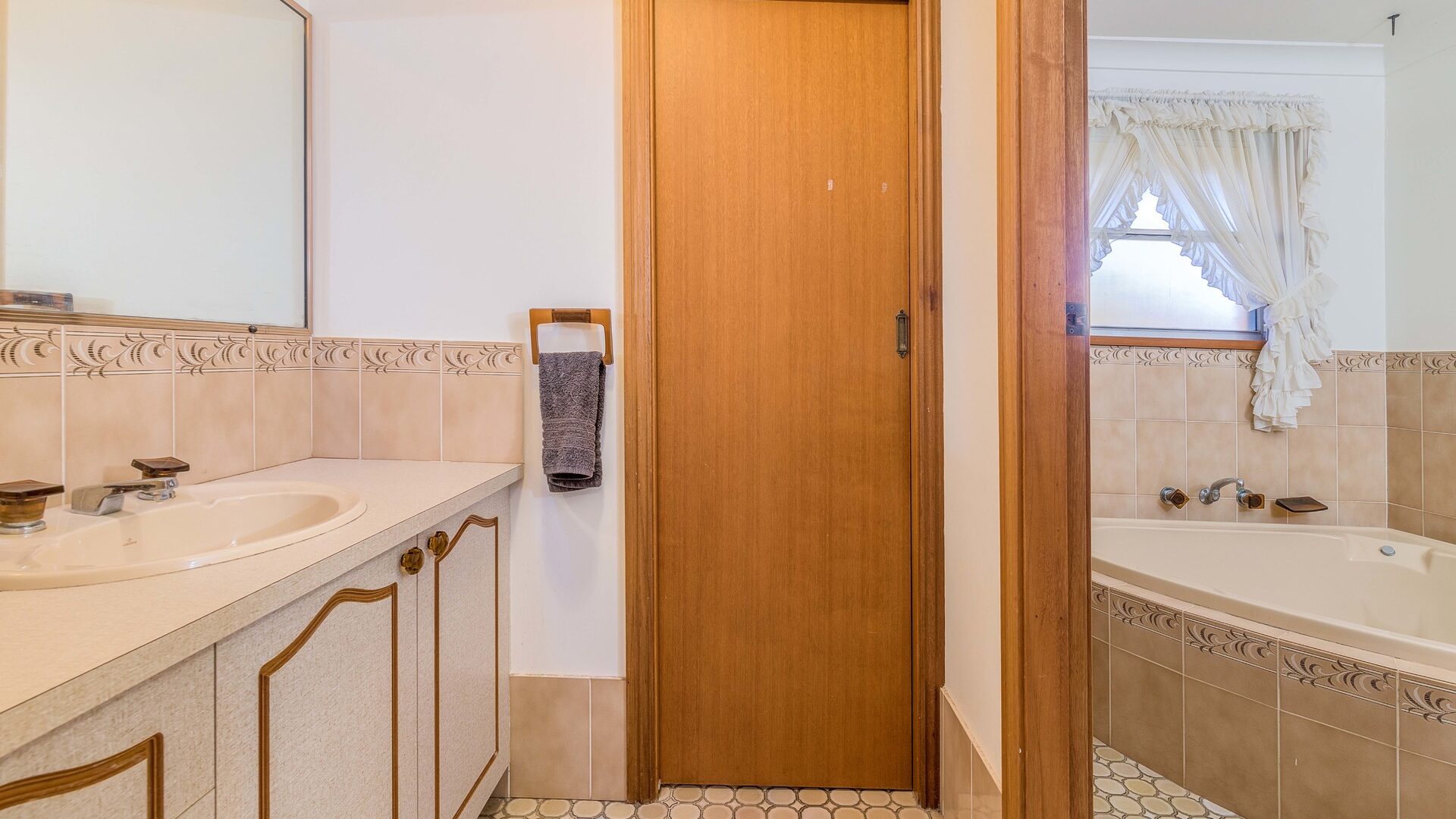 5 Yaraan Place, Orange NSW 2800 - photo 11