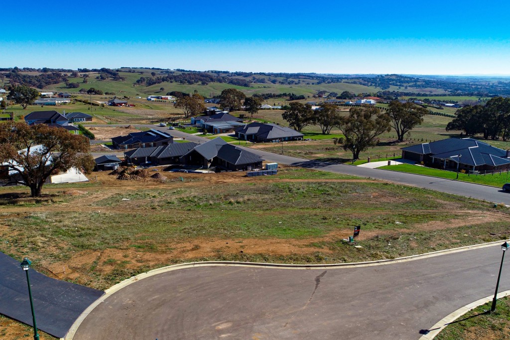 6 Patrick Close, Orange NSW 2800 - photo 3