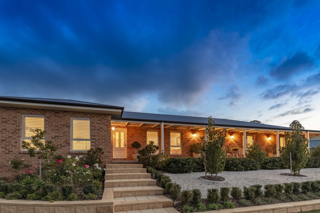 21 Lisbon Circuit, Orange NSW 2800 - photo 2