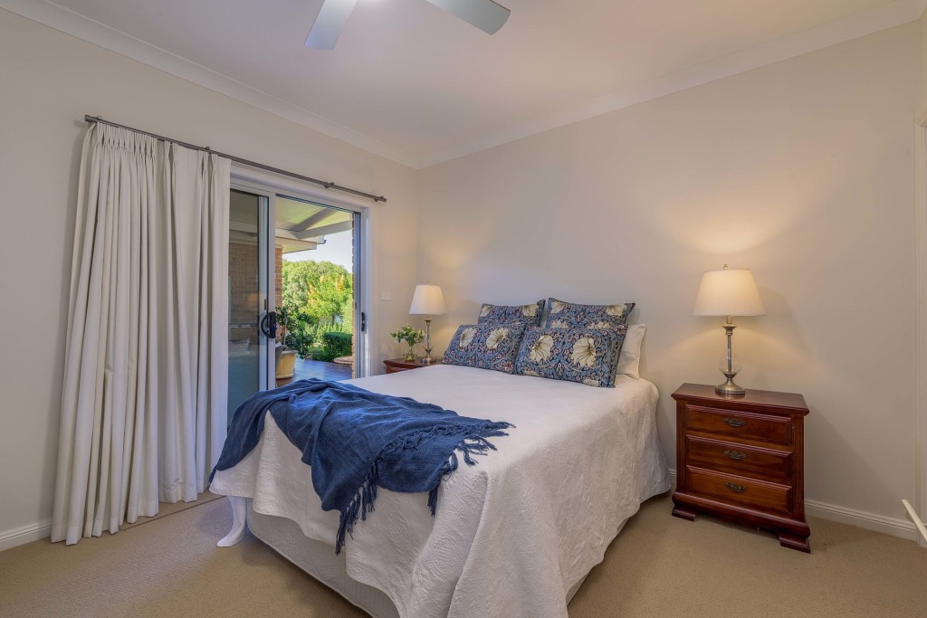 21 Lisbon Circuit, Orange NSW 2800 - photo 14