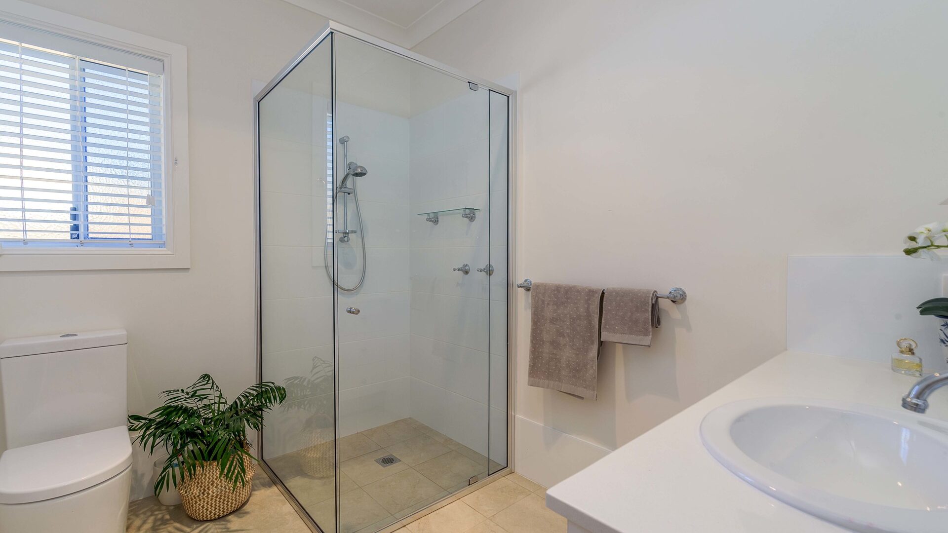 21 Lisbon Circuit, Orange NSW 2800 - photo 19
