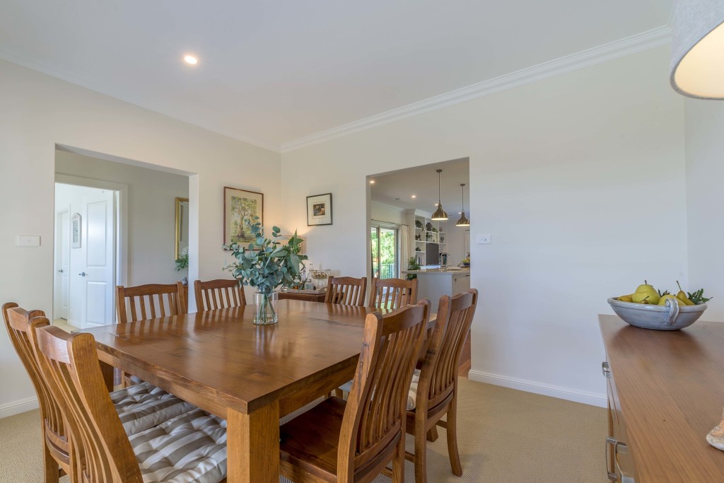 21 Lisbon Circuit, Orange NSW 2800 - photo 9