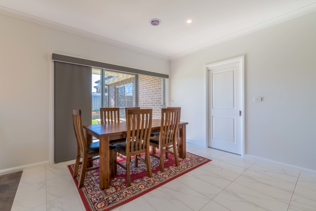8 Camellia Place, Orange NSW 2800 - photo 4