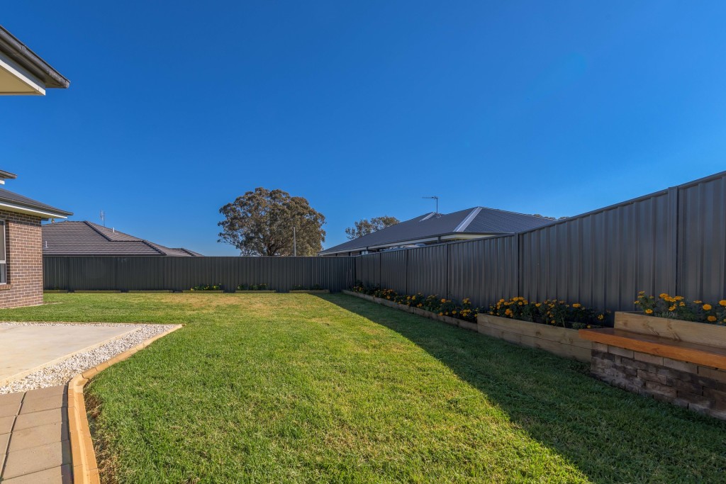 8 Camellia Place, Orange NSW 2800 - photo 6