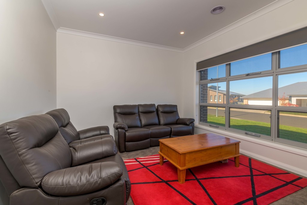 8 Camellia Place, Orange NSW 2800 - photo 7
