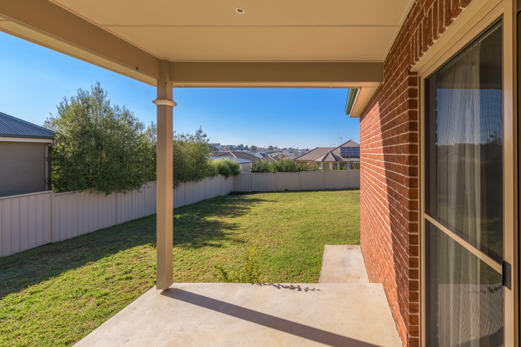 11 Emmaville Street, Orange NSW 2800 - photo 2