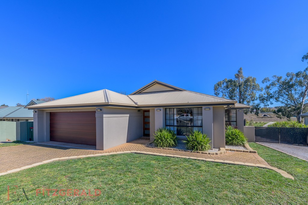 28 Goldfinch Way, Orange NSW 2800 - photo 2
