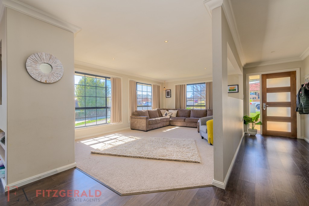 28 Goldfinch Way, Orange NSW 2800 - photo 5