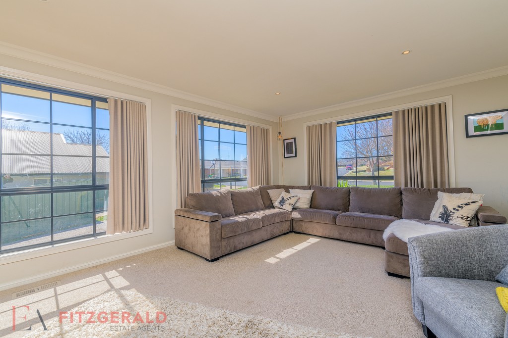 28 Goldfinch Way, Orange NSW 2800 - photo 6