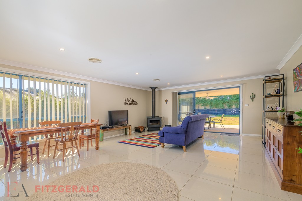 24 Pippin Way, Orange NSW 2800 - photo 2