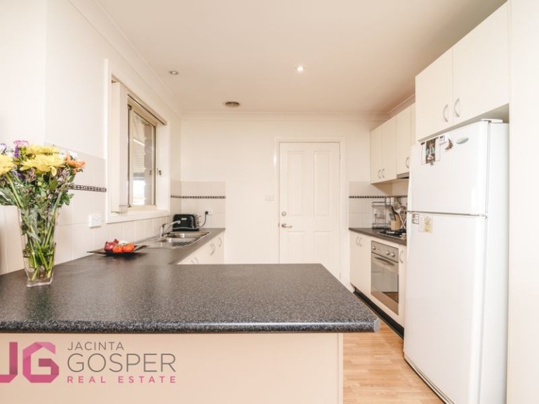 29 Booth Crescent, Orange NSW 2800 - photo 2