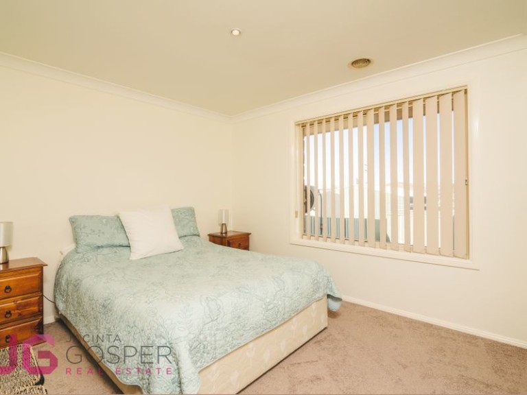 29 Booth Crescent, Orange NSW 2800 - photo 11