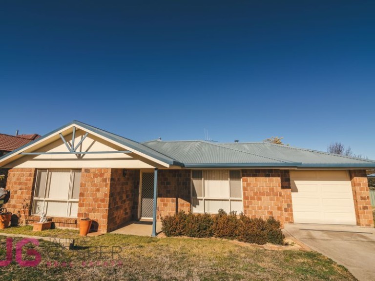 29 Booth Crescent, Orange NSW 2800 - photo 13