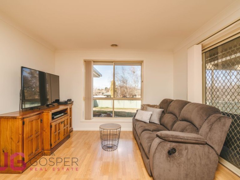 29 Booth Crescent, Orange NSW 2800 - photo 4