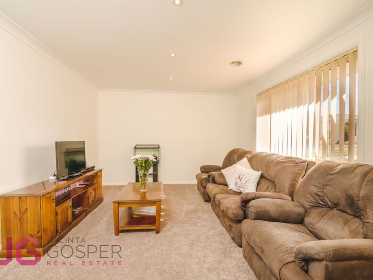 29 Booth Crescent, Orange NSW 2800 - photo 5