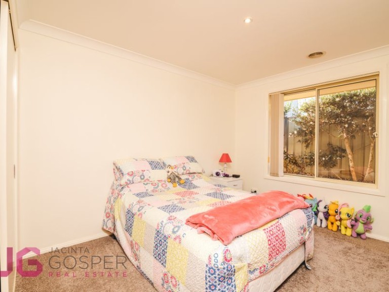 29 Booth Crescent, Orange NSW 2800 - photo 8