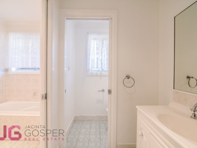 29 Booth Crescent, Orange NSW 2800 - photo 9