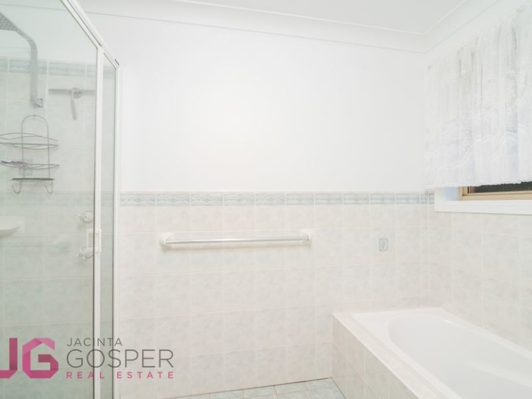 29 Booth Crescent, Orange NSW 2800 - photo 10