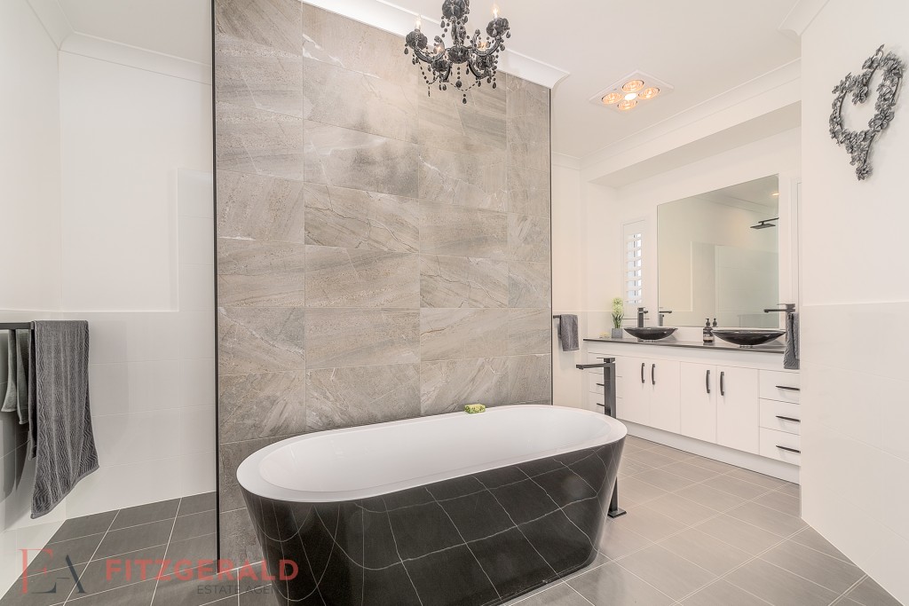 12 Patmos Place, Orange NSW 2800 - photo 7