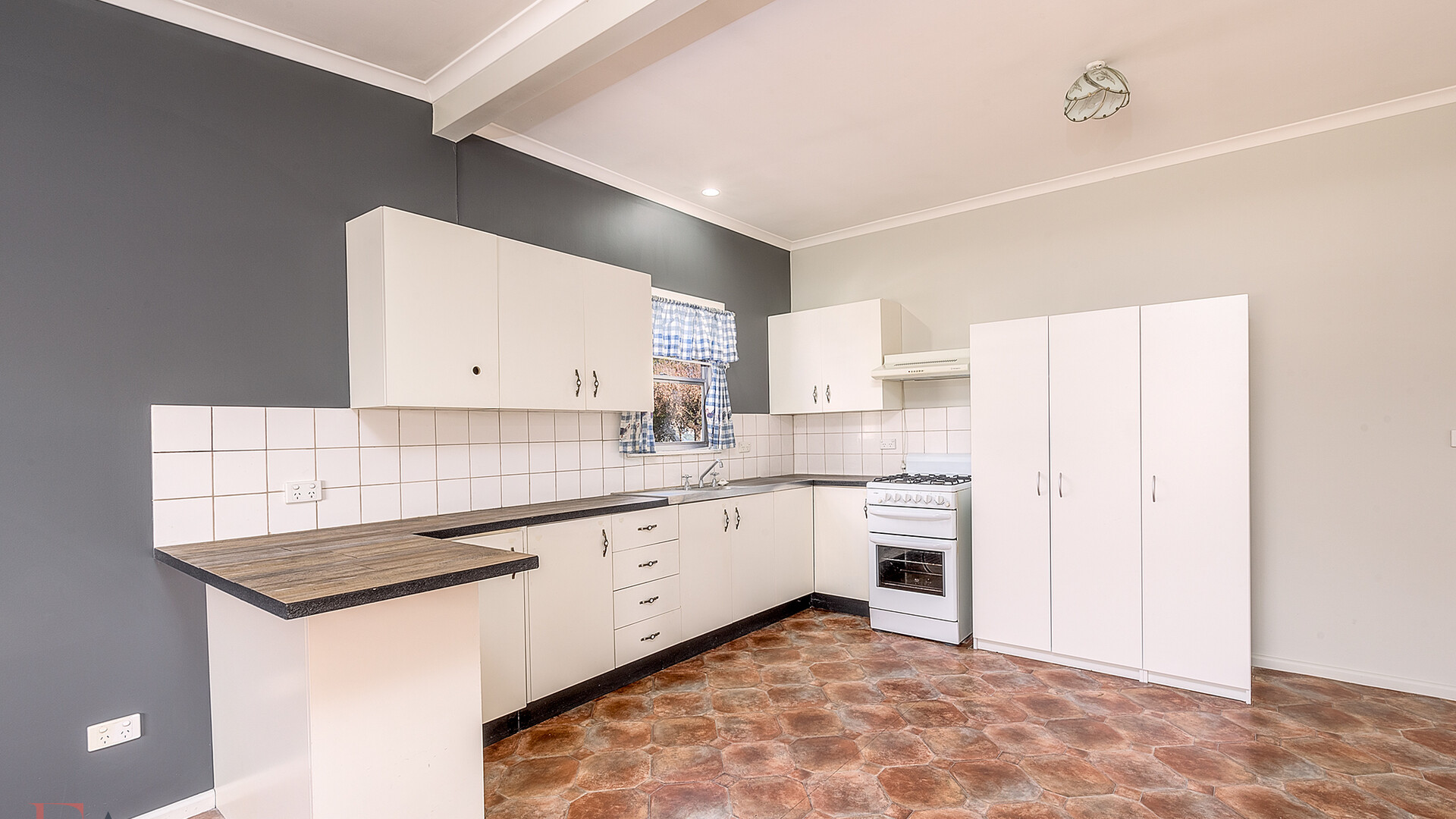 22 Endsleigh Avenue, Orange NSW 2800 - photo 2