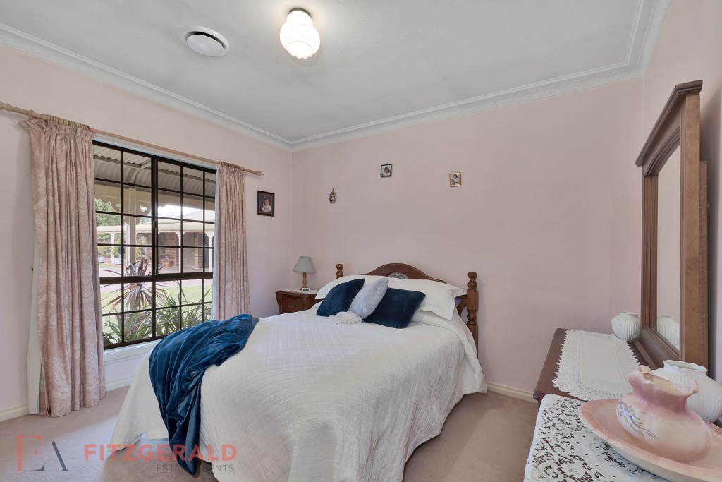 6 Borrodell Drive, Orange NSW 2800 - photo 11