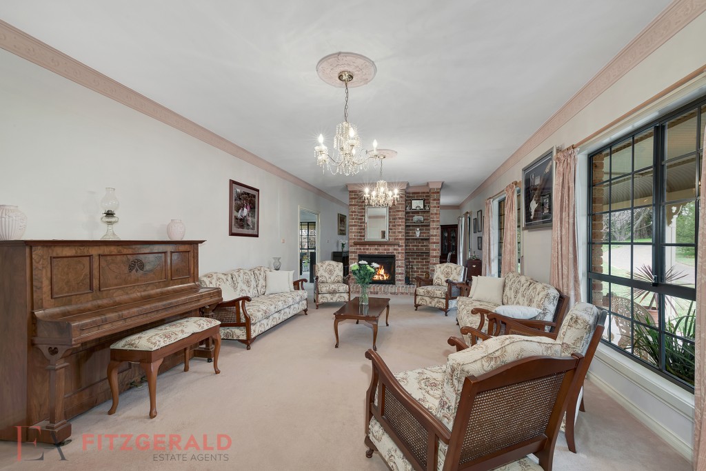 6 Borrodell Drive, Orange NSW 2800 - photo 4