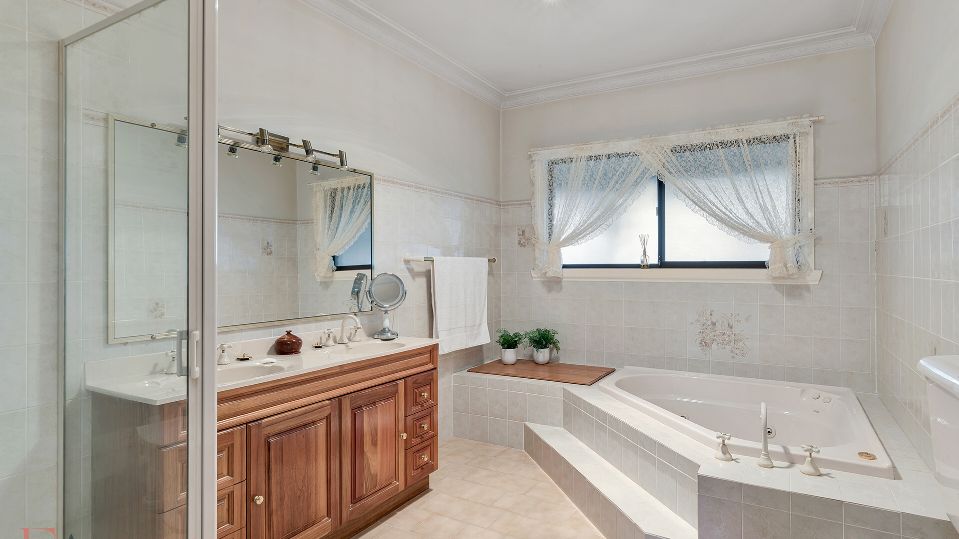 6 Borrodell Drive, Orange NSW 2800 - photo 8