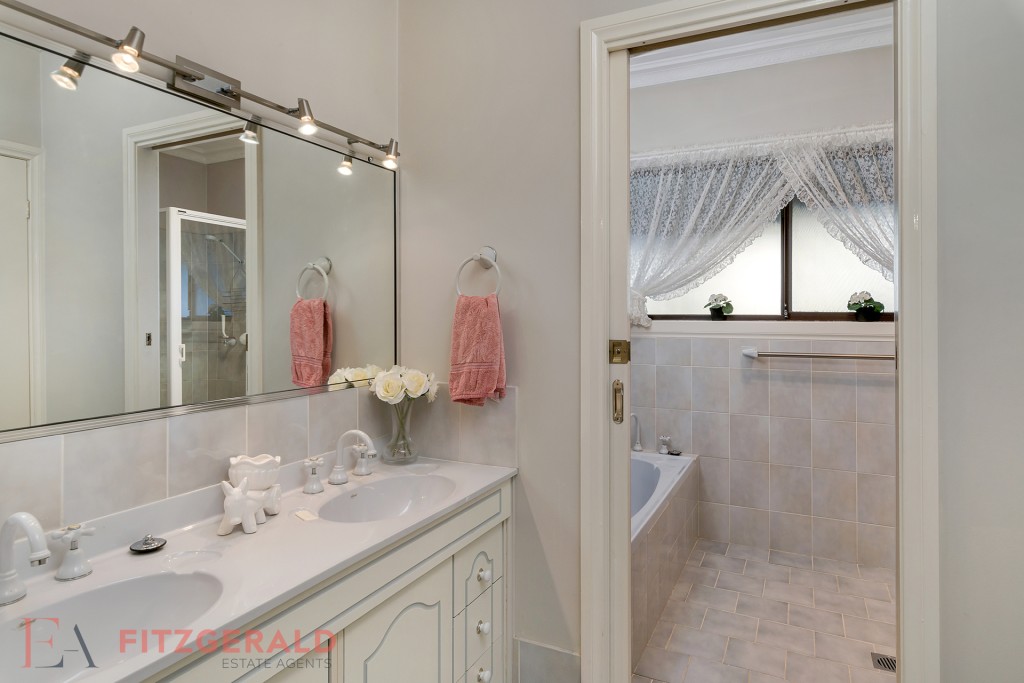 6 Borrodell Drive, Orange NSW 2800 - photo 9