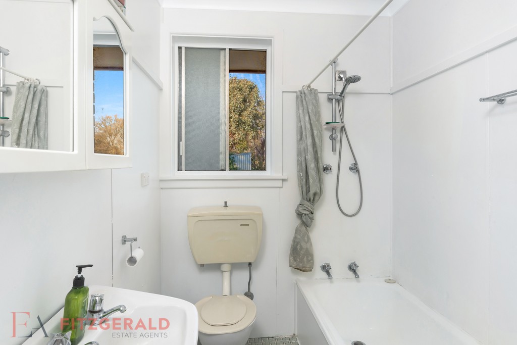 18 Stillingfleet Street, Blayney NSW 2799 - photo 9