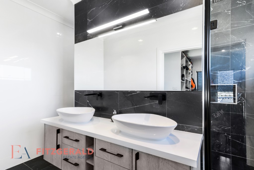 21 Camellia Place, Orange NSW 2800 - photo 6