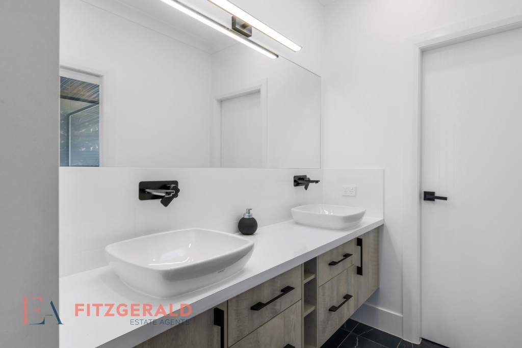 21 Camellia Place, Orange NSW 2800 - photo 9