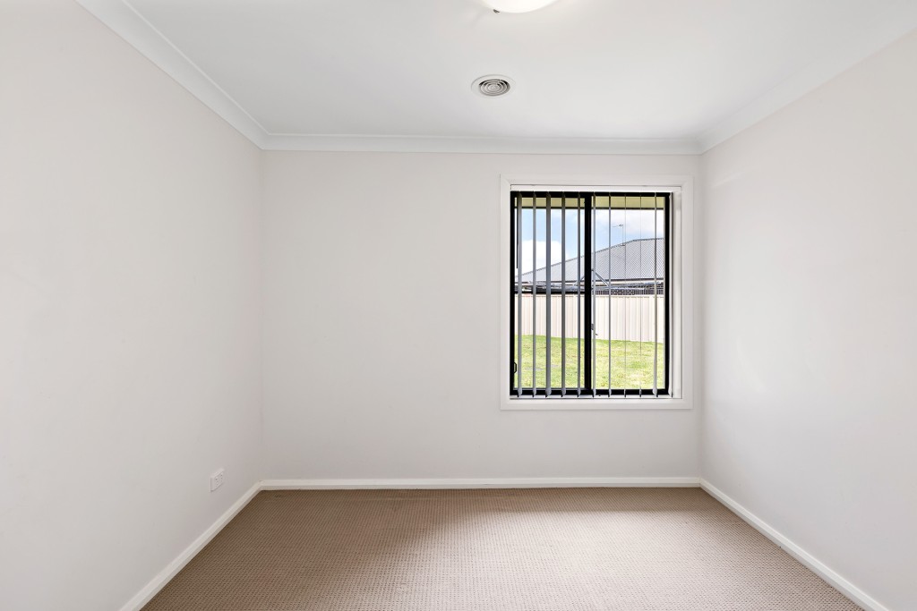 5 Buckland Drive, Orange NSW 2800 - photo 11