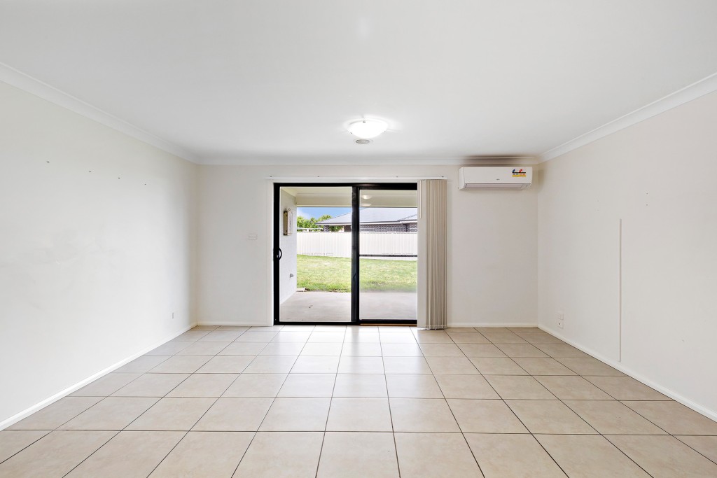 5 Buckland Drive, Orange NSW 2800 - photo 4