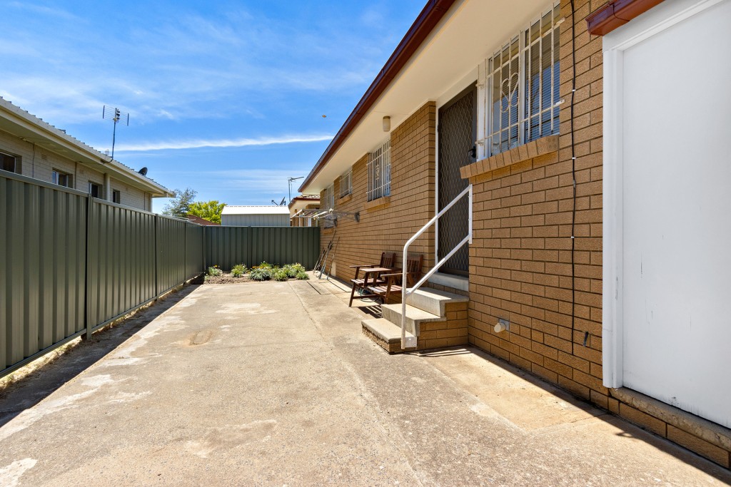 2/98 Kenna Street, Orange NSW 2800 - photo 11