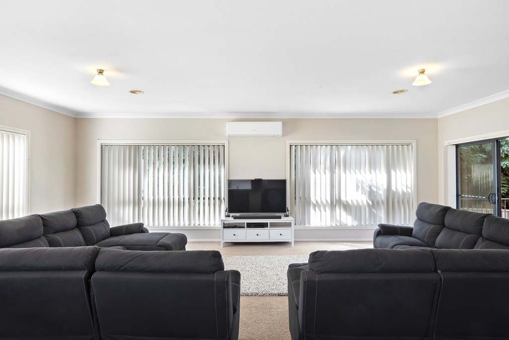 24 Jonathon Road, Orange NSW 2800 - photo 4