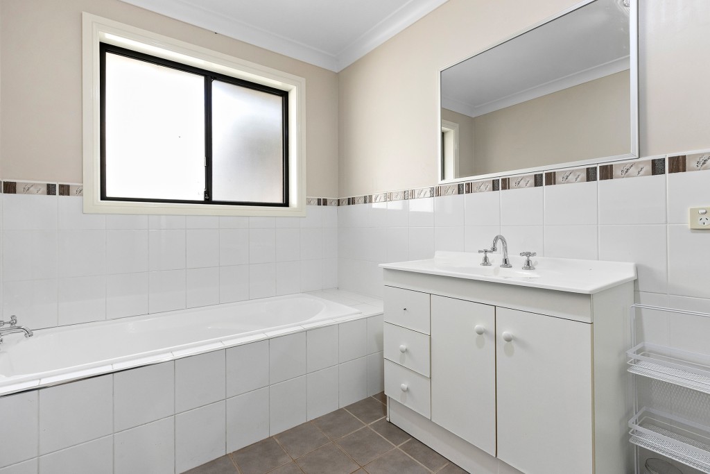 24 Jonathon Road, Orange NSW 2800 - photo 10