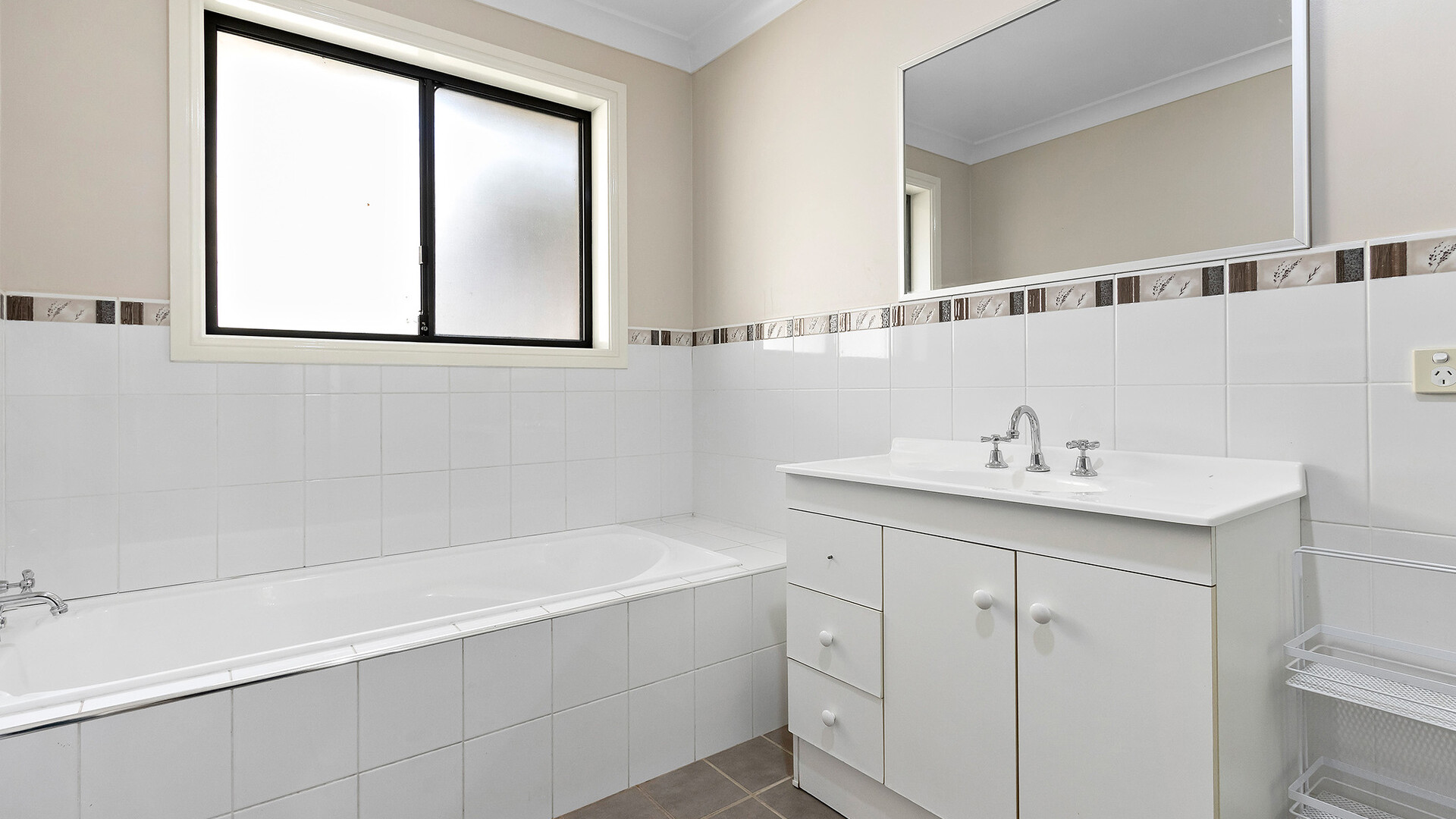 24 Jonathon Road, Orange NSW 2800 - photo 10