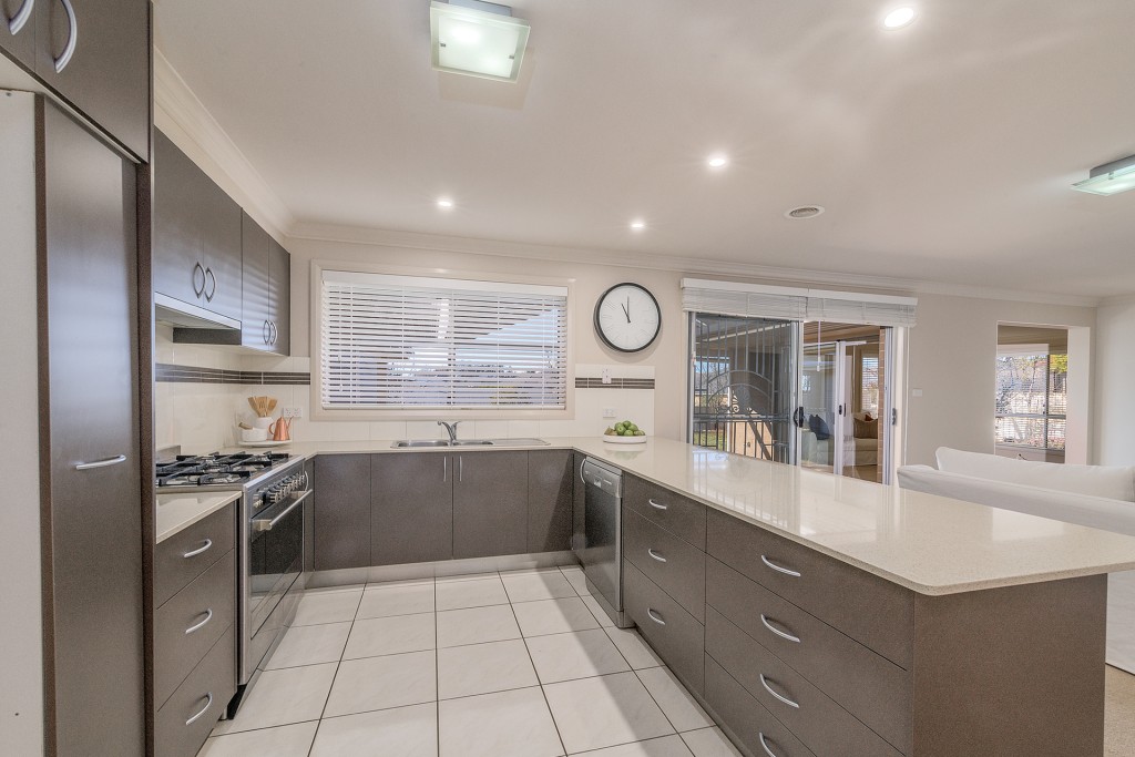 19 Isaac Drive, Orange NSW 2800 - photo 4