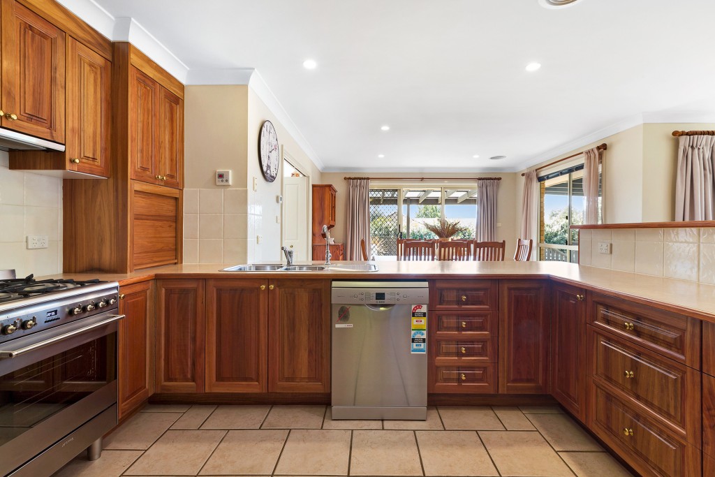 18 Goldfinch Way, Orange NSW 2800 - photo 4