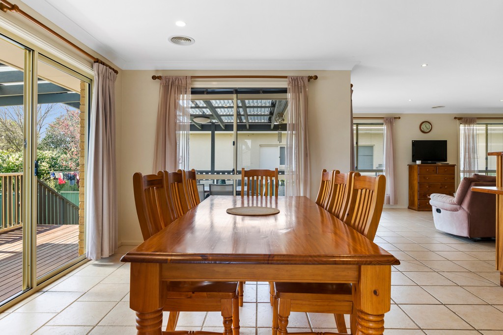 18 Goldfinch Way, Orange NSW 2800 - photo 6