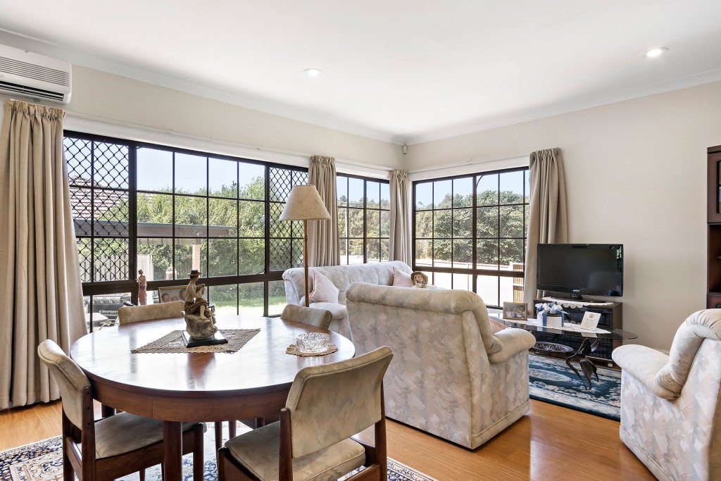 29 Churchill Avenue, Orange NSW 2800 - photo 4
