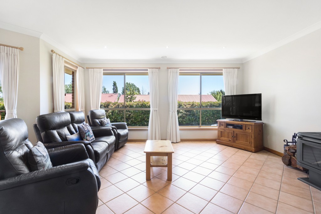 22 Goldfinch Way, Orange NSW 2800 - photo 3