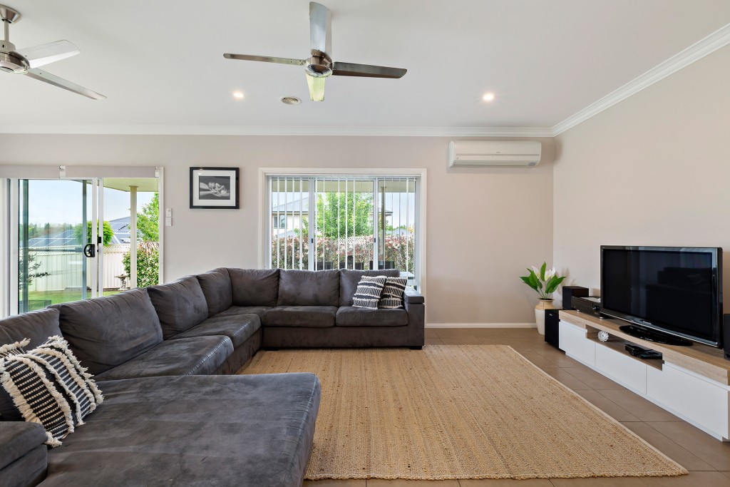 6 Valencia Drive, Orange NSW 2800 - photo 5